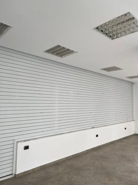 Tirane, jepet me qera zyre Kati 2, 60 m² 300 € (yzberisht)
