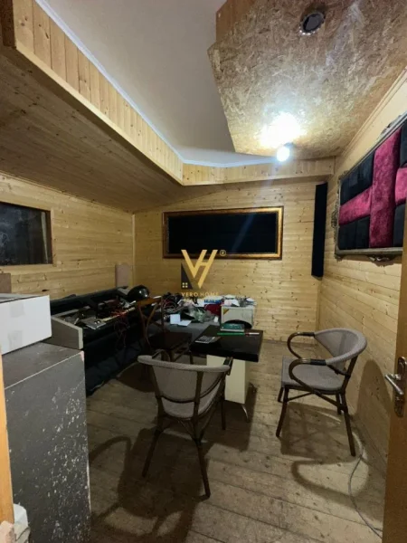 Tirane, shitet ambjent biznesi Kati 0, 80 m² 160.000 € (21 DHJETORI)