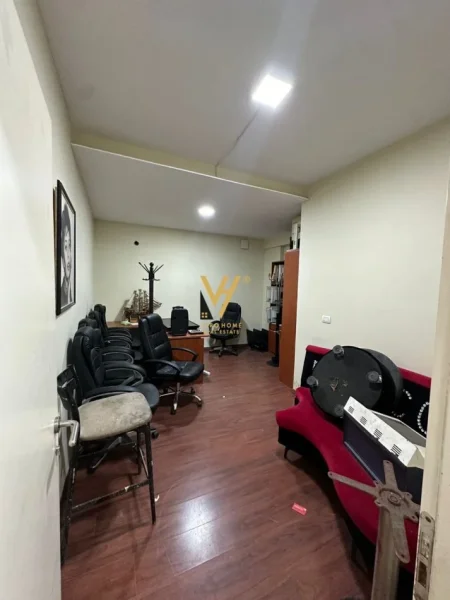 Tirane, shitet ambjent biznesi Kati 0, 80 m² 160.000 € (21 DHJETORI)