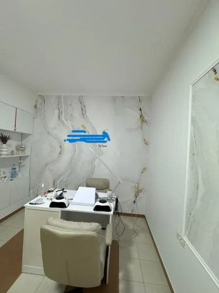 Tirane, jepet me qera dyqan Kati 0, 20 m² 250 € (BRRYLI)