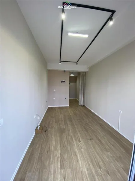 Shqiperi, jepet me qera zyre Kati 0, 29 m² 350 € (zyre)