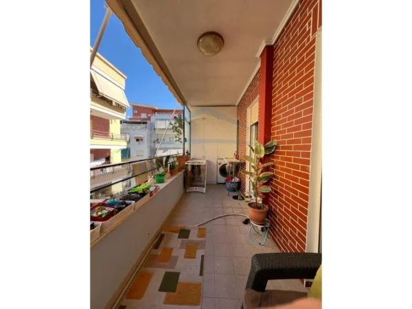 Tirane, shitet apartament 1+1 Kati 3, 73 m² 135.000 € (BILL KLINTON)