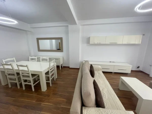 Tirane, jepet me qera apartament 3+1+Aneks+Ballkon Kati 5, 146 m² 1.400 € (RRUGA PETI LIQENI)