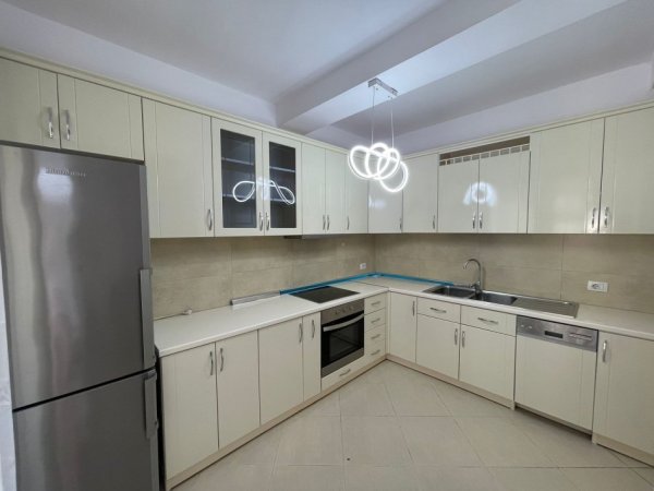 Tirane, jepet me qera apartament 3+1+Aneks+Ballkon Kati 5, 146 m² 1.400 € (RRUGA PETI LIQENI)