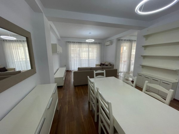 Tirane, jepet me qera apartament 3+1+Aneks+Ballkon Kati 5, 146 m² 1.400 € (RRUGA PETI LIQENI)