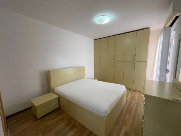Tirane, jepet me qera apartament 3+1+Aneks+Ballkon Kati 5, 146 m² 1.400 € (RRUGA PETI LIQENI)