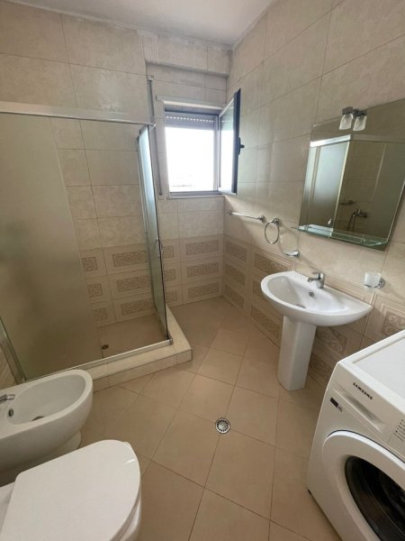 Tirane, jepet me qera apartament 3+1+Aneks+Ballkon Kati 5, 146 m² 1.400 € (RRUGA PETI LIQENI)