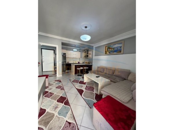 Tirane, jepet me qera apartament 1+1+Aneks+Ballkon Kati 3, 73 m² 135.000 € (Rruga Bill Klinton)