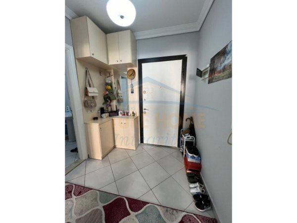 Tirane, jepet me qera apartament 1+1+Aneks+Ballkon Kati 3, 73 m² 135.000 € (Rruga Bill Klinton)