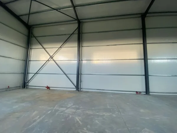 Tirane, jepet me qera magazine Kati 0, 330 m² 1.500 € (Domje)