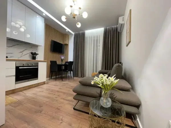 Tirane, jepet me qera apartament 1+1+Ballkon Kati 3, 60 m² 600 € (Rruga e Kavajes)