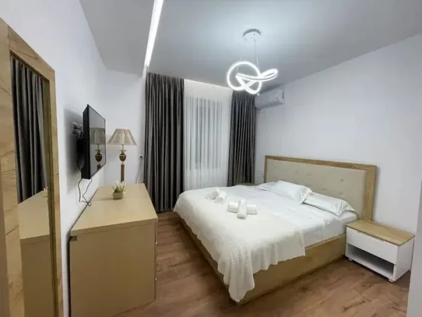 Tirane, jepet me qera apartament 1+1+Ballkon Kati 3, 60 m² 600 € (Rruga e Kavajes)