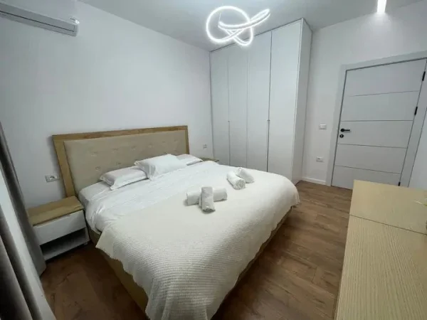 Tirane, jepet me qera apartament 1+1+Ballkon Kati 3, 60 m² 600 € (Rruga e Kavajes)