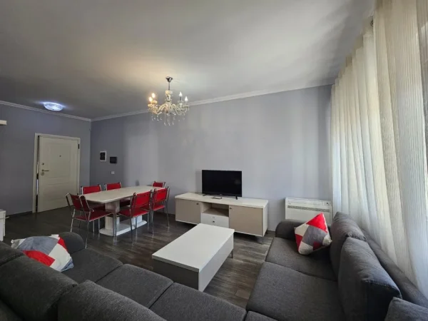 Tirane, jepet me qera apartament 3+1 Kati 7, 130 m² 1.000 € (Rruga Kavajes)