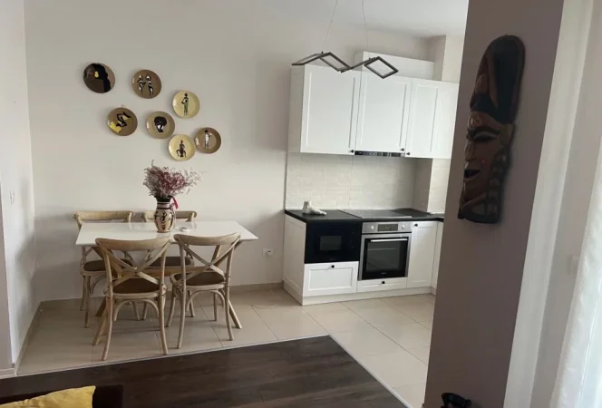 Tirane, jepet me qera apartament 2+1 Kati 5, 100 m² 700 € (Kopshti Zoologjik)