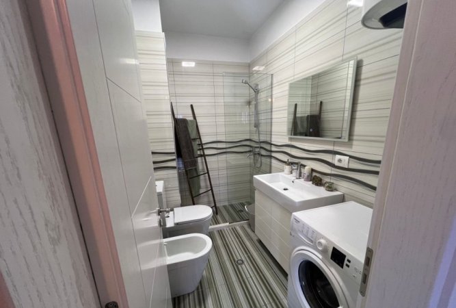 Tirane, jepet me qera apartament 2+1 Kati 5, 100 m² 700 € (Kopshti Zoologjik)