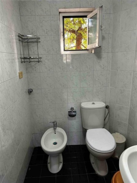Tirane, jepet me qera 1+1+Ballkon Kati 2, 70 m² 500 € (Mine Peza)