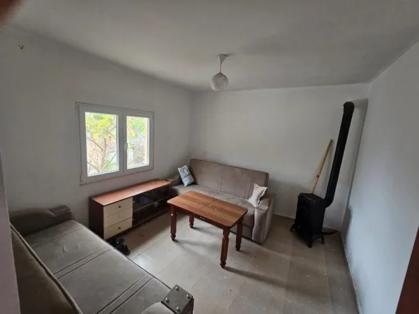 Durres, shitet shtepi 1+1 Kati 0, 64 m² 35.000 € (Borake)