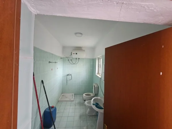 Durres, shitet shtepi 1+1 Kati 0, 64 m² 35.000 € (Borake)
