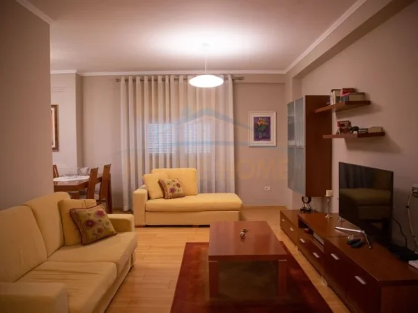 Tirane, jepet me qera apartament 3+1 Kati 7, 138 m² 900 € (Myslym Shyri)