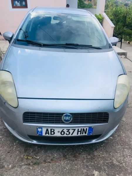 Tirane, shes makine Fiat Grande Punto Nafte, gri metalizato manuale Kondicioner 340.000 km 2.300 €