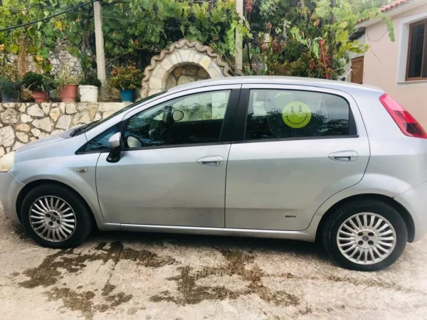 Tirane, shes makine Fiat Grande Punto Nafte, gri metalizato manuale Kondicioner 340.000 km 2.300 €