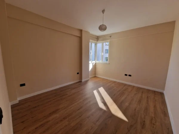 Tirane, jepet me qera apartament 2+1+Aneks+Ballkon Kati 5, 85 m² 700 € (Bulevardi Zogu i Parë)