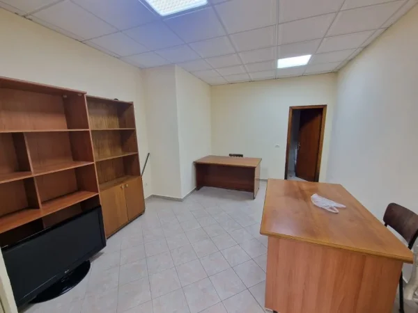 Durres,  JEPET ME QERA ZYRA NE ZONEN E GJYKATES NE DURRES Kati 1, 23 m²