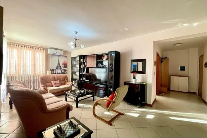 Tirane, shitet apartament 3+1+Ballkon Kati 8, 145 m² 330.000 € (KOMUNA E PARISIT)