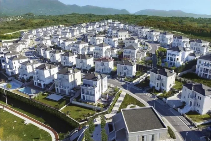 Tirane, shitet Vile 2 Katshe , 340 m² 2.100.000 € (Teg)