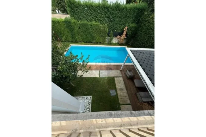 Tirane, shitet Vile 2 Katshe , 340 m² 2.100.000 € (Teg)