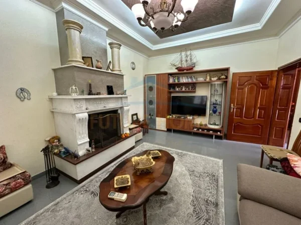 Durres, shitet shtepi 4+1+Aneks+Ballkon Kati 2, 778 m² 260.000 € (Shijak, Durres)