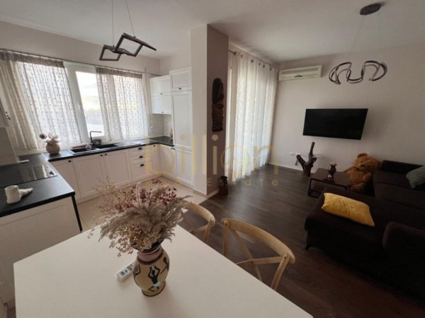 Tirane, jepet me qera apartament 2+1+Ballkon Kati 5, 100 m² 700 € (Kopshti Zoologjik, Tirana, Albania)