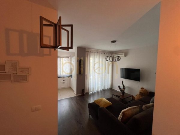 Tirane, jepet me qera apartament 2+1+Ballkon Kati 5, 100 m² 700 € (Kopshti Zoologjik, Tirana, Albania)