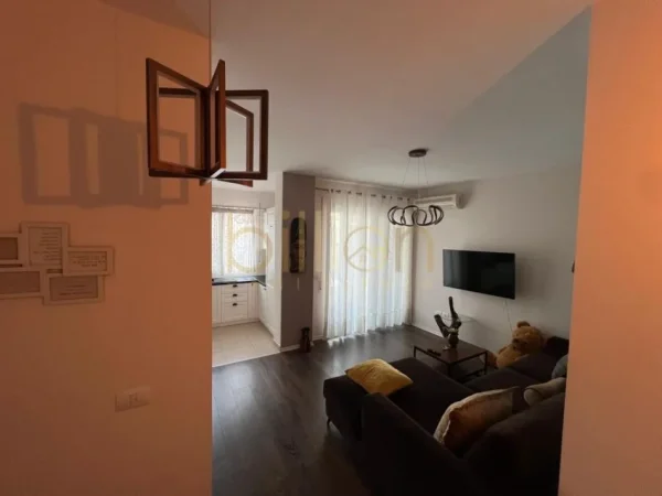 Tirane, jepet me qera apartament 2+1+Ballkon Kati 5, 100 m² 700 € (Kopshti Zoologjik, Tirana, Albania)