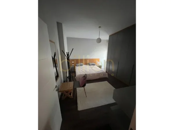 Tirane, jepet me qera apartament 2+1+Ballkon Kati 5, 100 m² 700 € (Kopshti Zoologjik, Tirana, Albania)