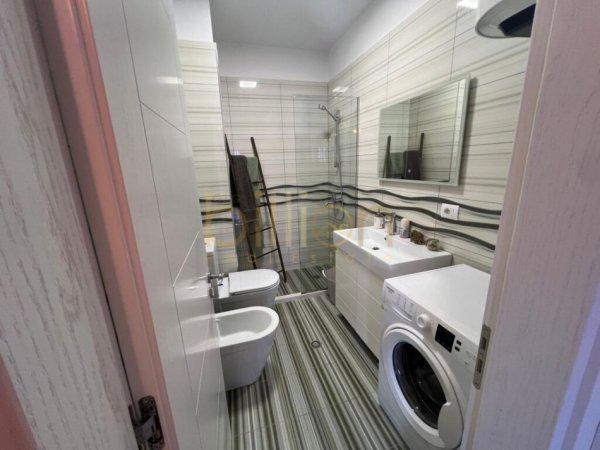 Tirane, jepet me qera apartament 2+1+Ballkon Kati 5, 100 m² 700 € (Kopshti Zoologjik, Tirana, Albania)