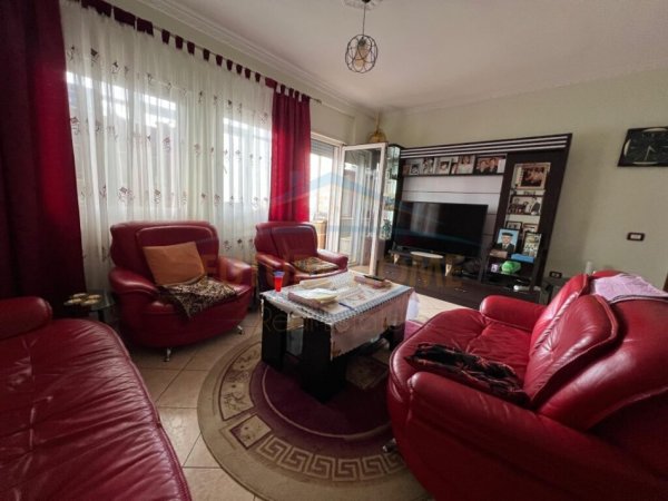 Durres, shitet apartament 2+1 Kati 4, 95 m² (Spitali Rajonal,Durres)