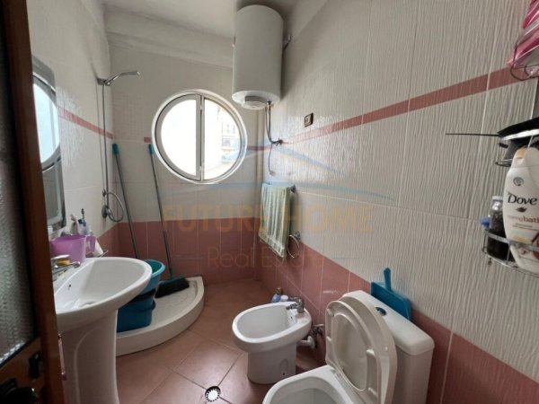 Durres, shitet apartament 2+1 Kati 4, 95 m² (Spitali Rajonal,Durres)