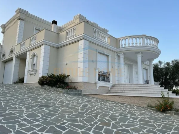 Durres, shitet Vile 2+1 Kati 0, 244 m² 820.000 € (lagja e re,durres)