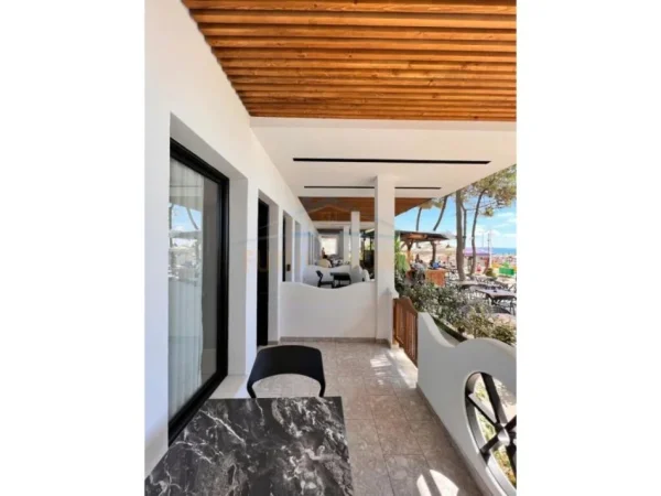 Durres, shitet Vile 4+1 Kati 0, 535 m² 2.000.000 € (shkembi kavajes,Durres)