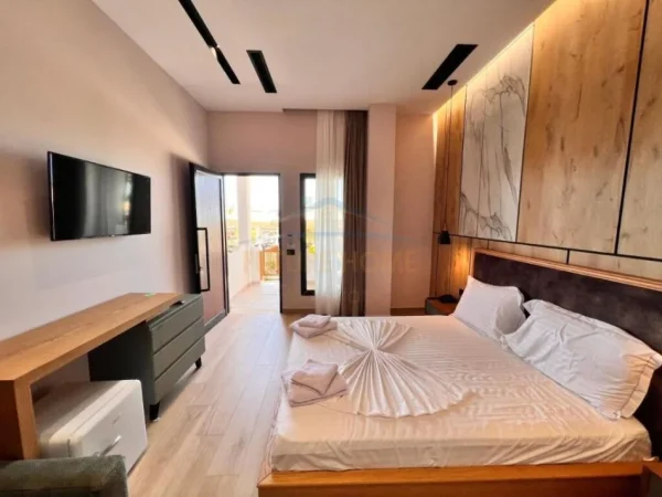Durres, shitet Vile 4+1 Kati 0, 535 m² 2.000.000 € (shkembi kavajes,Durres)