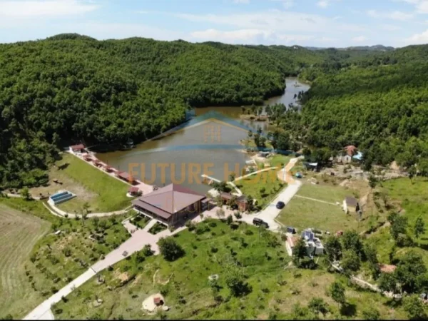 Durres, shitet Vile 2+1 Kati 0, 18.000 m² 2.700.000 € (gjiri lalzit,durres)