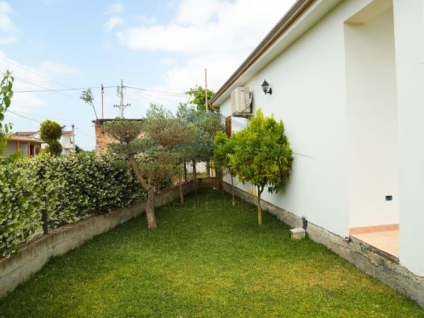 Durres, shitet shtepi 2+1 Kati 0, 79 m² 120.000 € (Sukth,Durres)