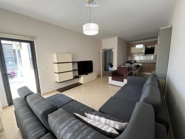 Tirane, jepet me qera apartament 2+1 Kati 6, 110 m² 500 € (astir)