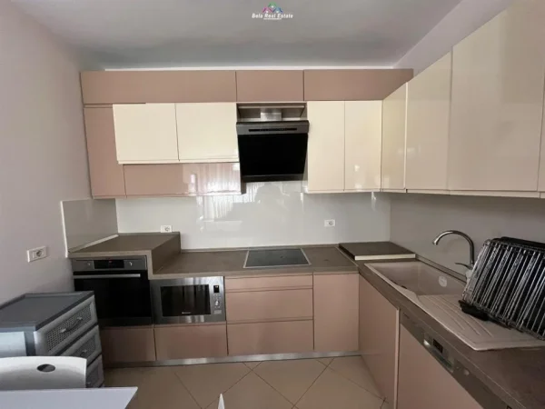 Tirane, jepet me qera apartament 2+1 Kati 6, 110 m² 500 € (astir)