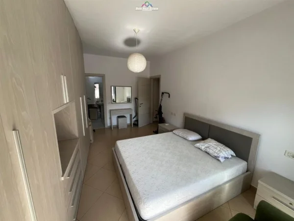 Tirane, jepet me qera apartament 2+1 Kati 6, 110 m² 500 € (astir)