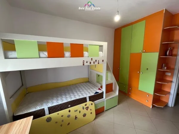 Tirane, jepet me qera apartament 2+1 Kati 6, 110 m² 500 € (astir)