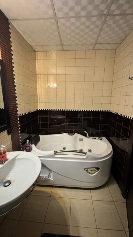 Tirane, shitet apartament 2+1 Kati 8, 107 m² 230.000 € (21 Dhjetori, Rruga Frederik Shiroka)