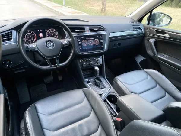 Tirane, shes makine Tiguan 2018 Benzin, gri e erret automatik Klima
